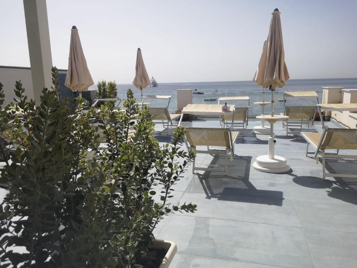 Tulla'S Hotel Giardini-Naxos Buitenkant foto