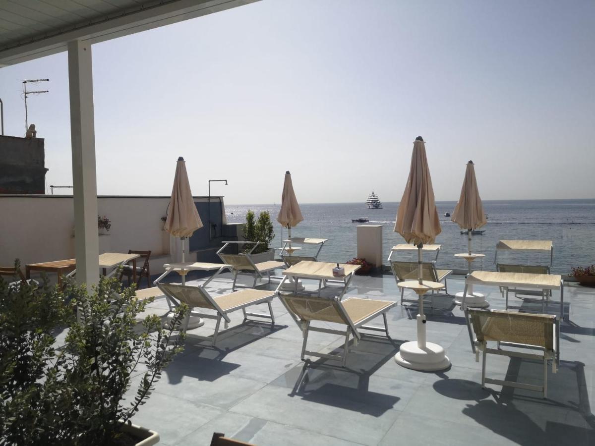 Tulla'S Hotel Giardini-Naxos Buitenkant foto