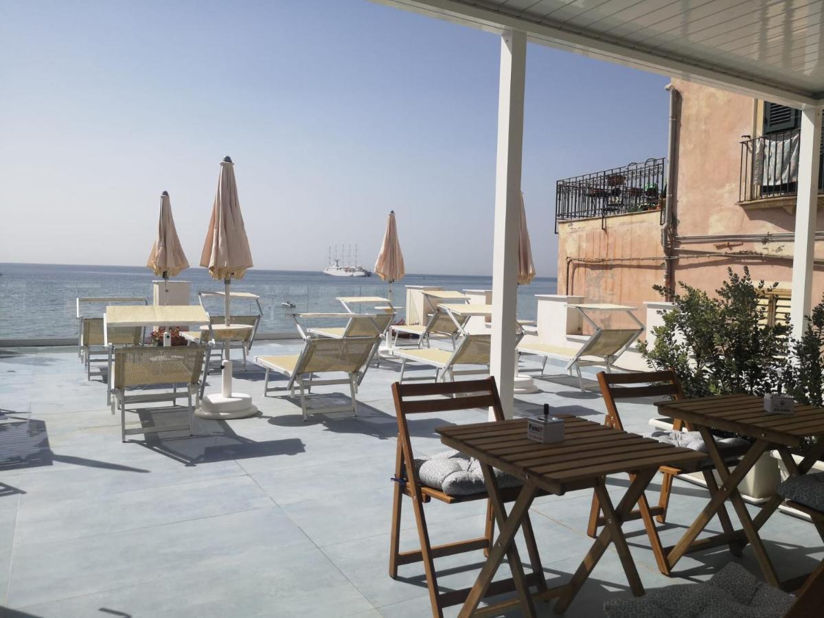 Tulla'S Hotel Giardini-Naxos Buitenkant foto